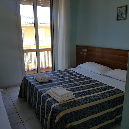 Hotel Acapulco Римини Экстерьер фото