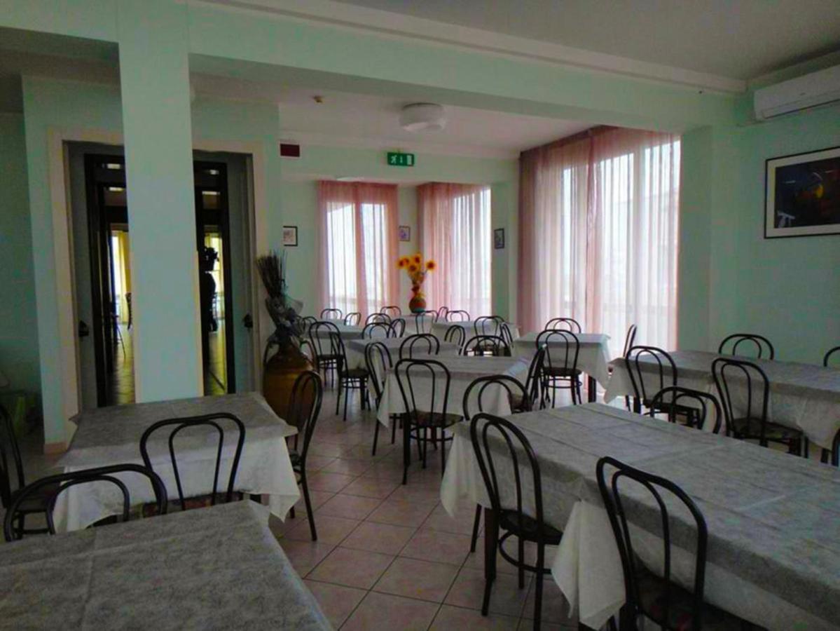 Hotel Acapulco Римини Экстерьер фото