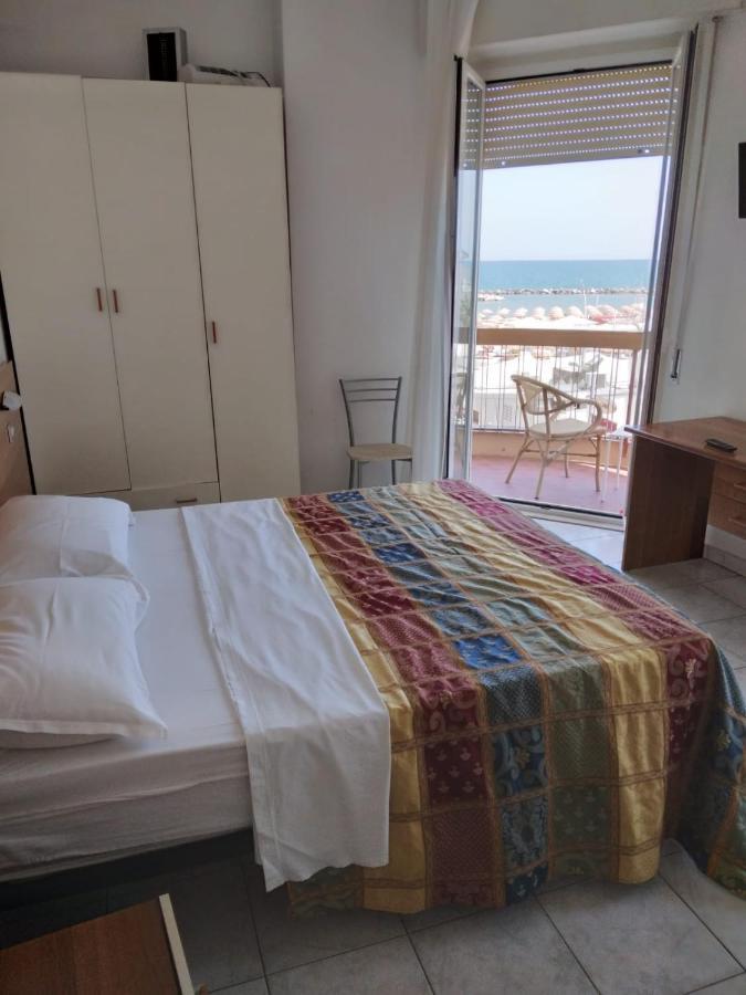 Hotel Acapulco Римини Экстерьер фото